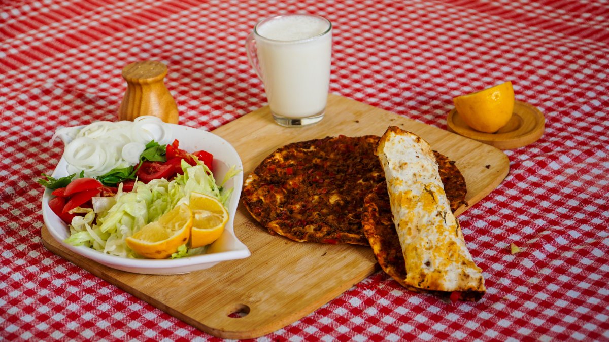 Lahmacun: Turkey's Crispy, Spicy Flatbread You Have to Try